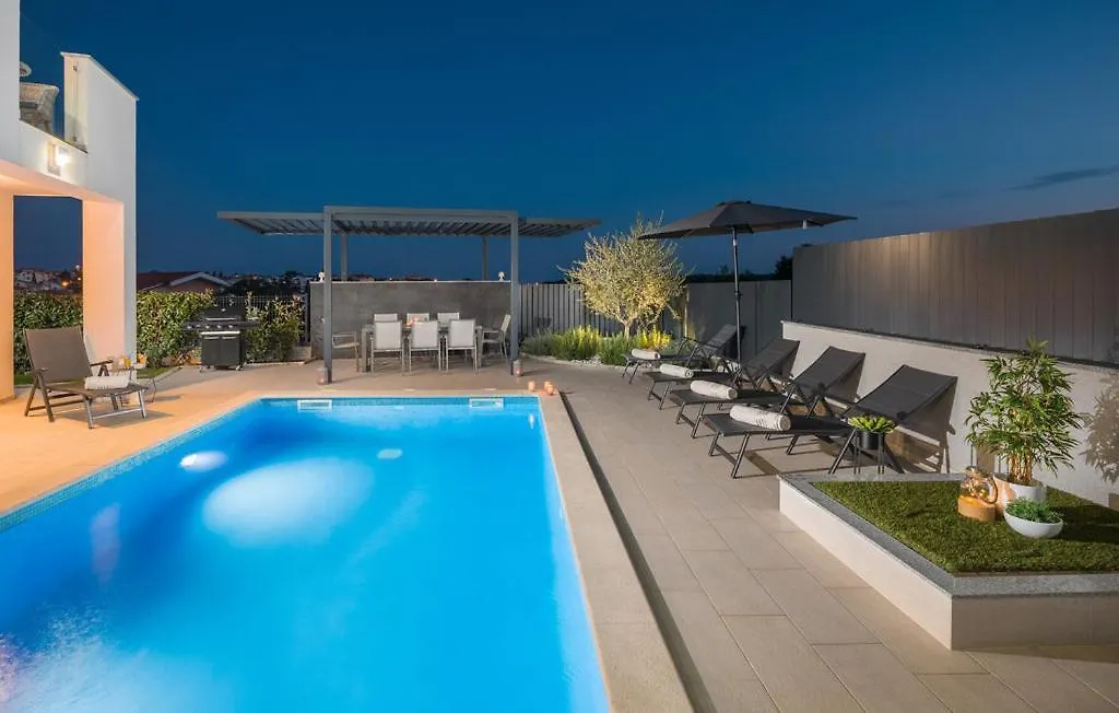 Charming Holiday Villa With Private Pool And Sea View Medulin