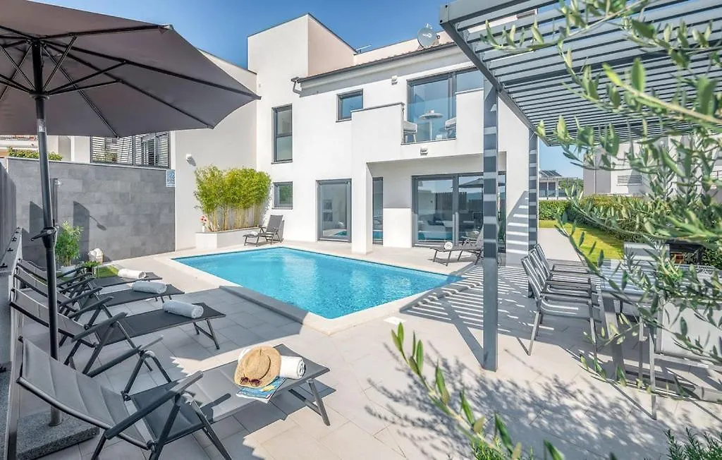 Charming Holiday Villa With Private Pool And Sea View Medulin