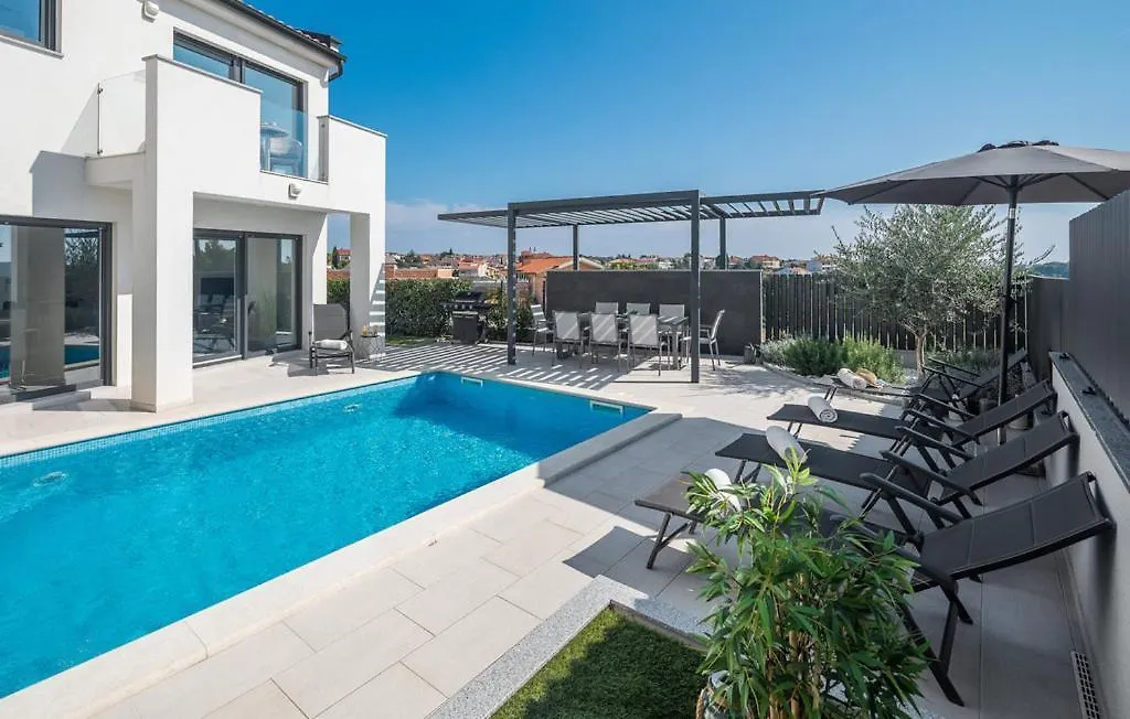 Charming Holiday Villa With Private Pool And Sea View Medulin