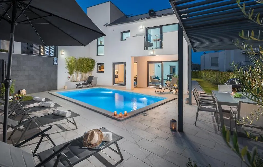Charming Holiday Villa With Private Pool And Sea View Medulin Croatia